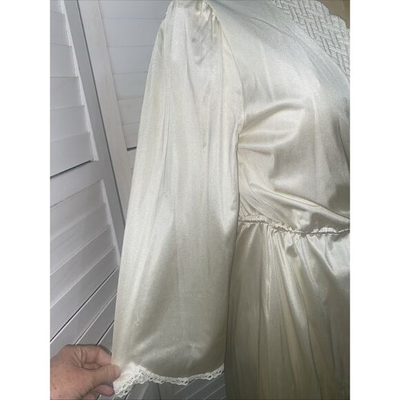 Vintage 2 Piece Vanity Fair Nightgown Peignoir Robe Set Nylon Cream Small - Picture 3 of 11